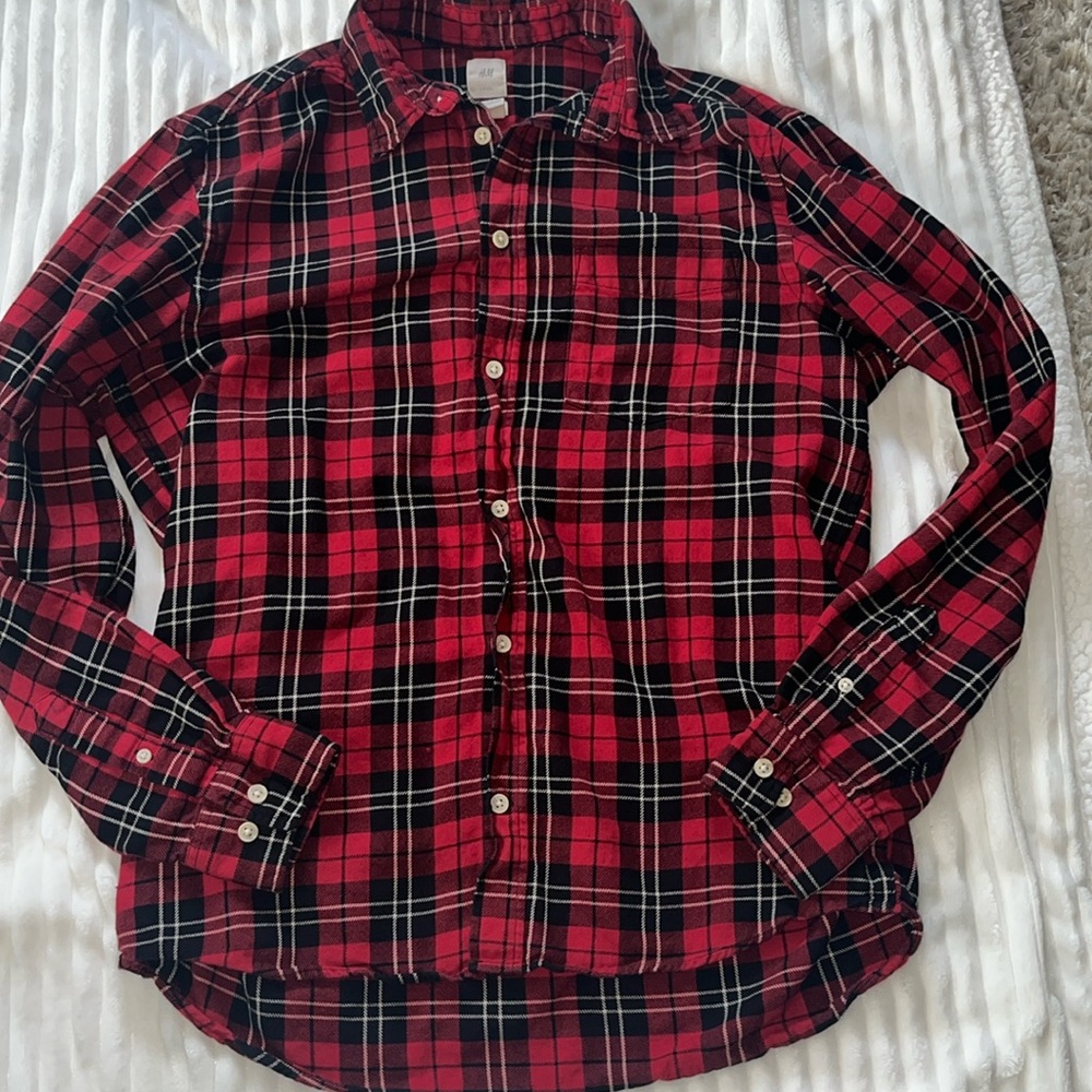 H&M Plaid Red & Black Lightweight Flannel Button up Shirt Wms Medium